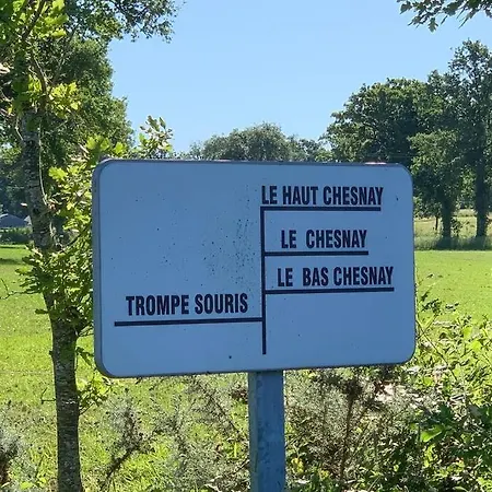 Le Bas Chesnay En Poiraie Hébergement de vacances *