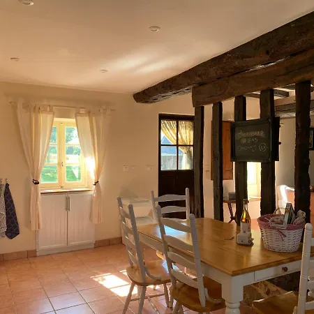 Le Bas Chesnay En Poiraie *