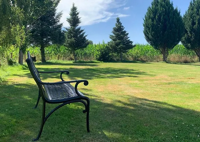 Holiday home Le Bas Chesnay En Poiraie